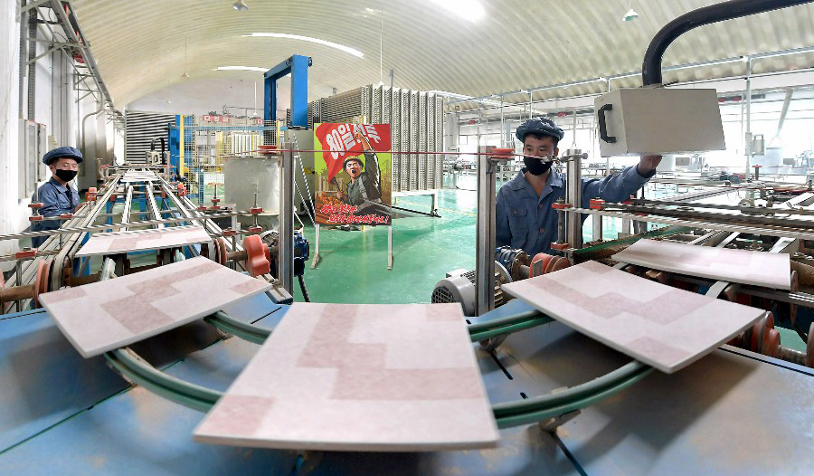 8-80일전투의 불길드높이 생산적앙양을!